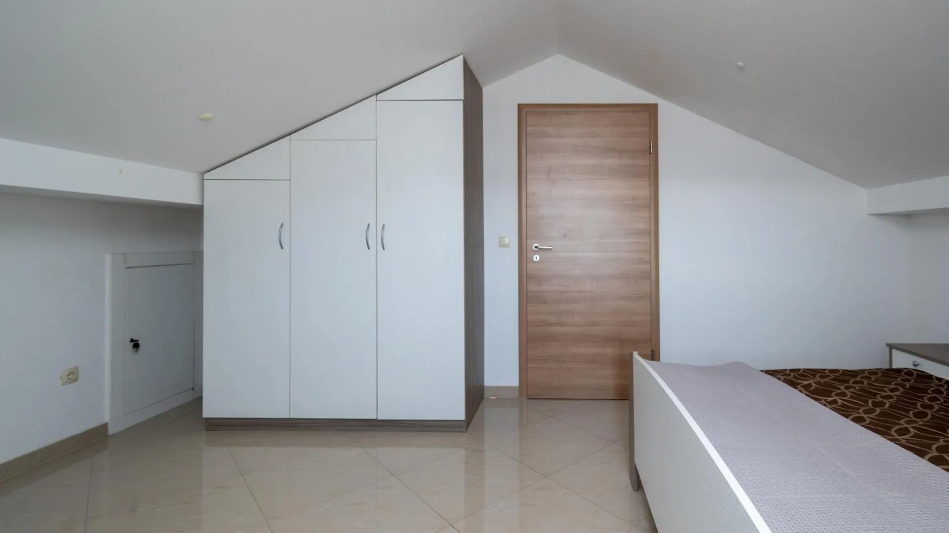 Family Friendly Apartments With A Swimming Pool Ljubac, Zadar - 21937 Razanac 0*,