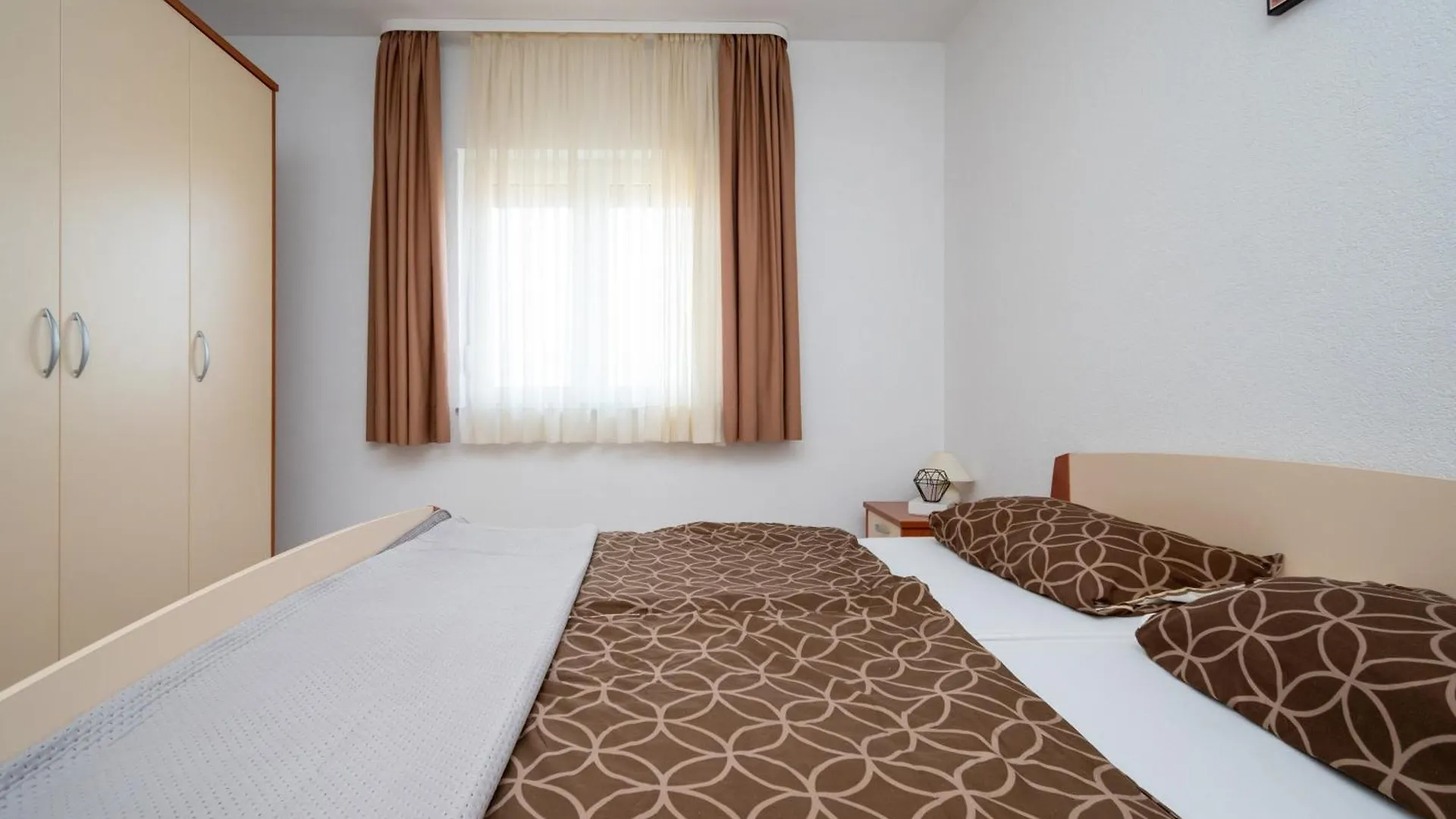 Family Friendly Apartments With A Swimming Pool Ljubac, Zadar - 21937 Razanac