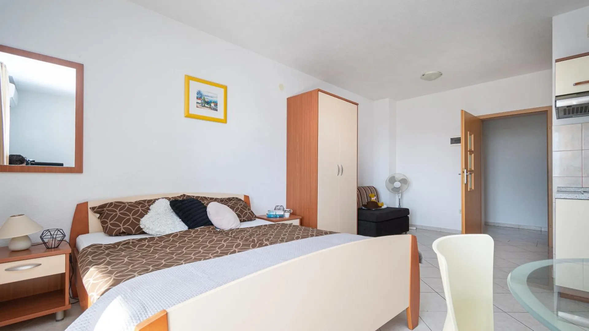 Family Friendly Apartments With A Swimming Pool Ljubac, Zadar - 21937 Razanac