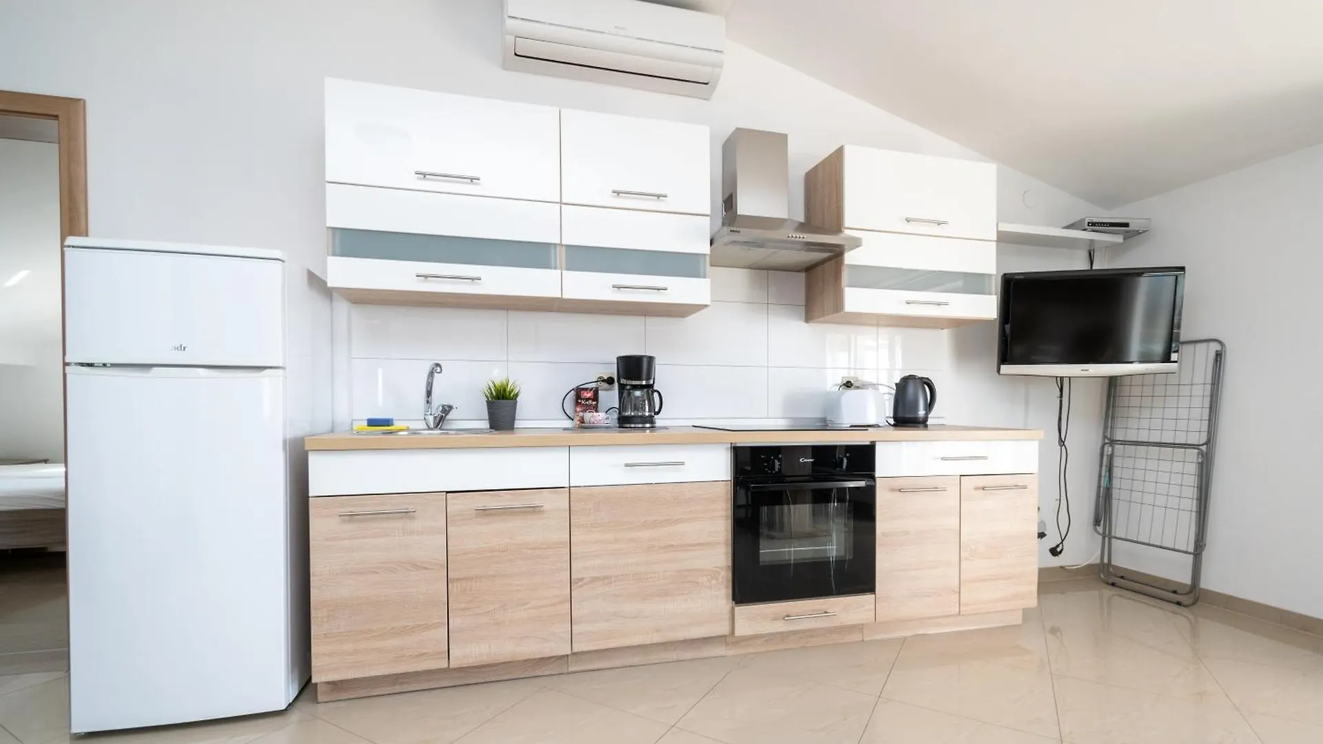 Family Friendly Apartments With A Swimming Pool Ljubac, Zadar - 21937 Razanac 0*,  Croatia