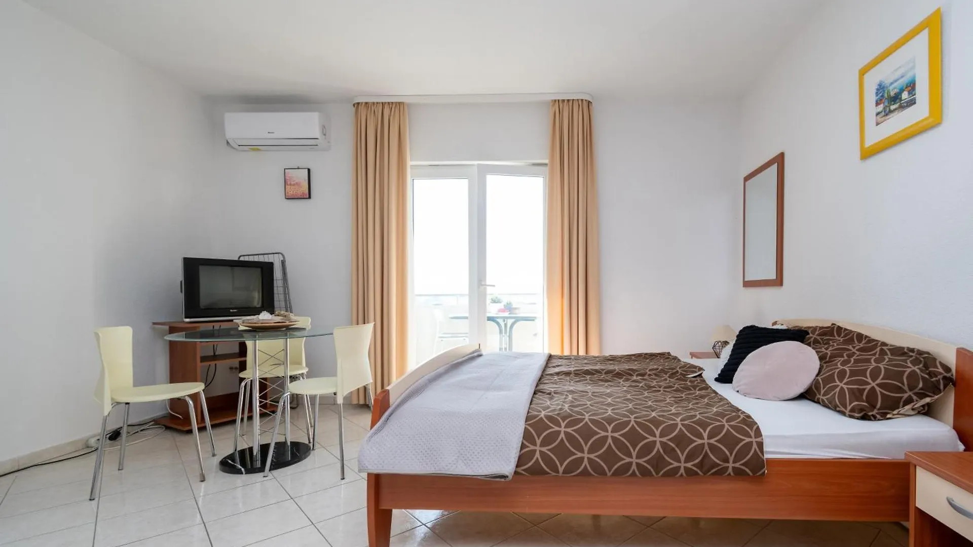 Family Friendly Apartments With A Swimming Pool Ljubac, Zadar - 21937 Razanac