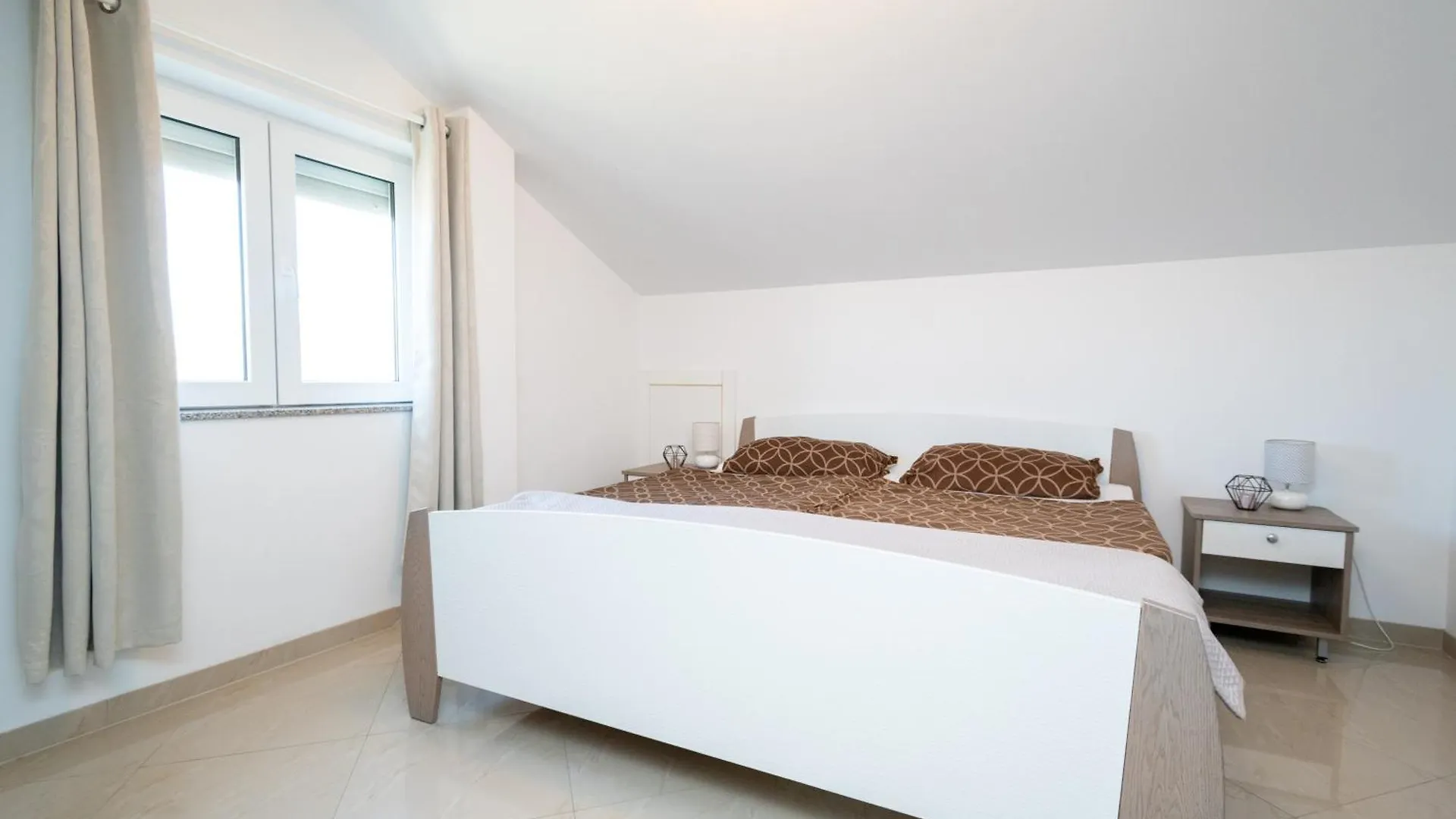 Family Friendly Apartments With A Swimming Pool Ljubac, Zadar - 21937 Razanac