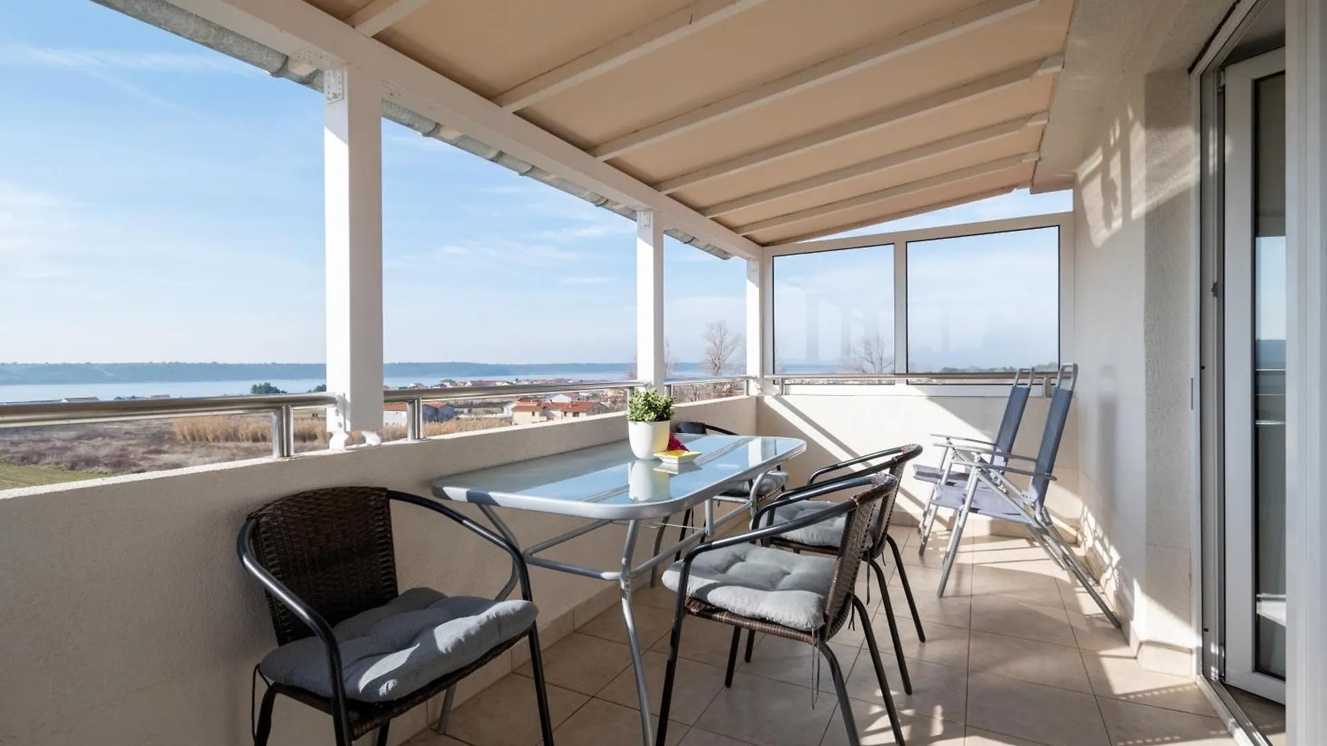 Family Friendly Apartments With A Swimming Pool Ljubac, Zadar - 21937 Ražanac
