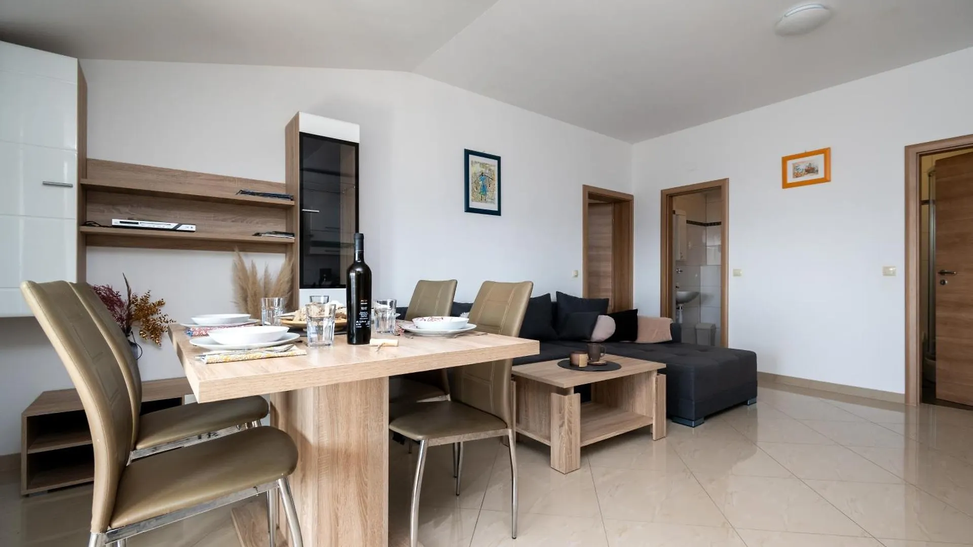 Family Friendly Apartments With A Swimming Pool Ljubac, Zadar - 21937 Razanac