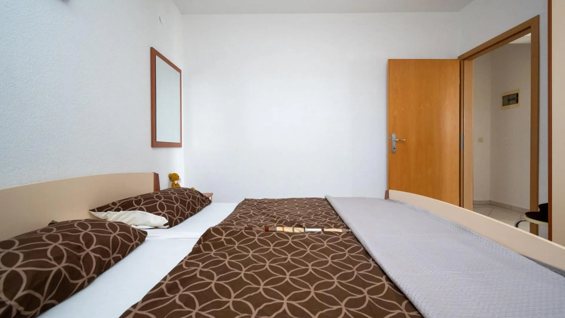 Family Friendly Apartments With A Swimming Pool Ljubac, Zadar - 21937 Razanac