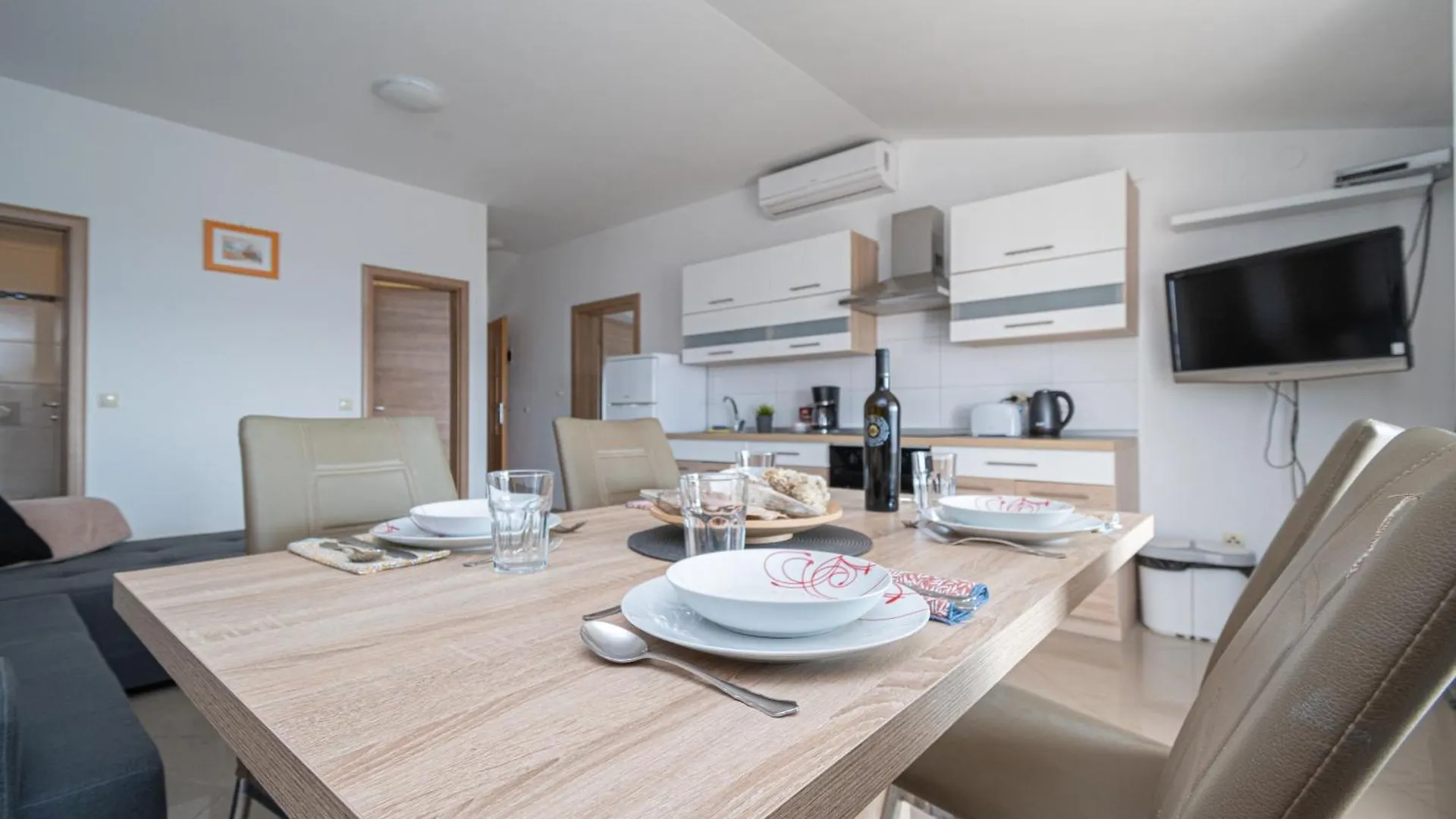Family Friendly Apartments With A Swimming Pool Ljubac, Zadar - 21937 Ražanac
